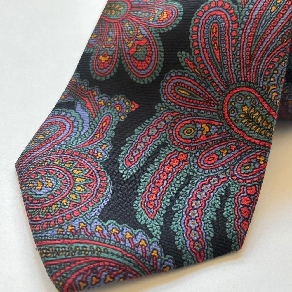 Lands End Paisley Tie Black Red Green Silk USA VTG Classic Preppy Old Money